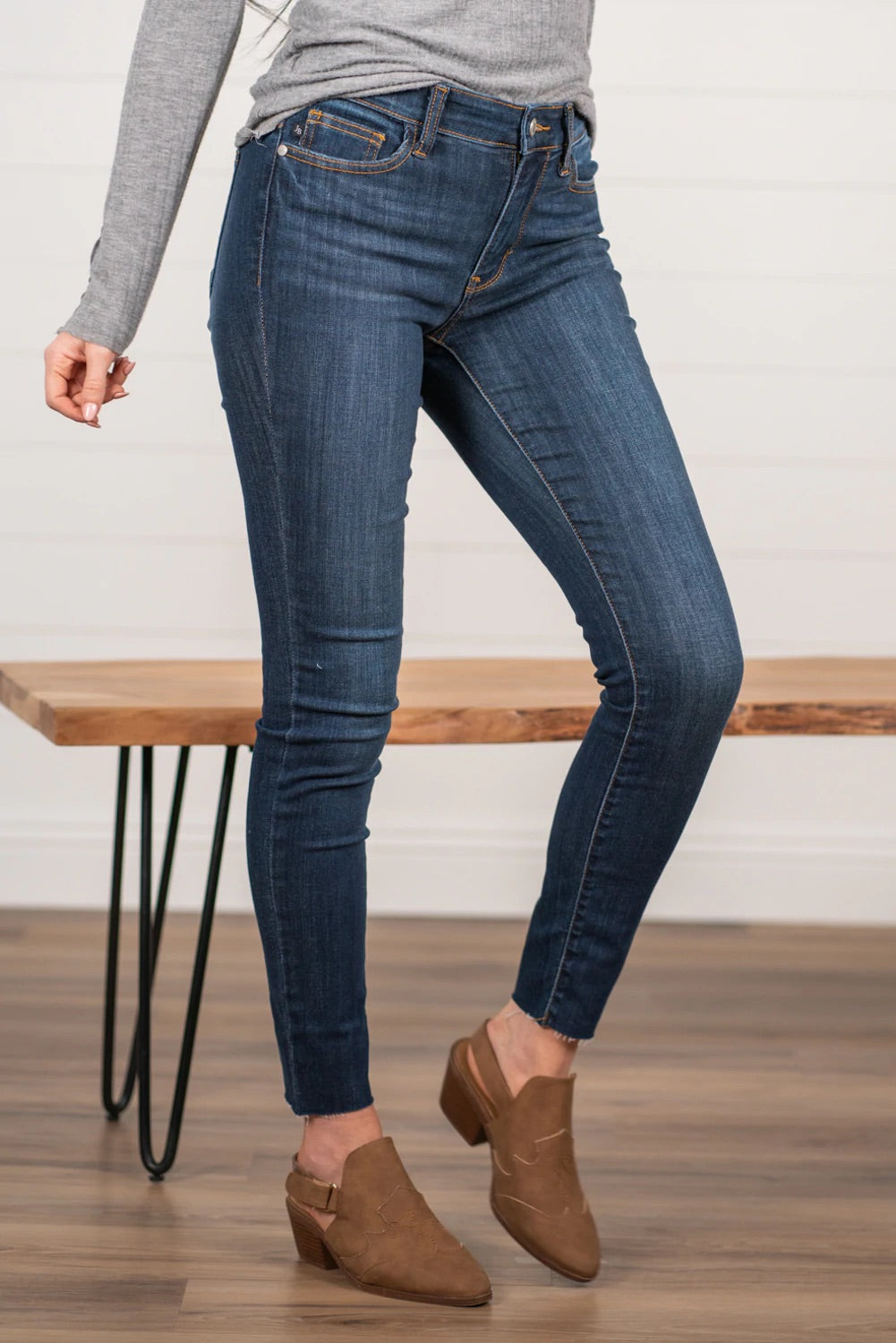 Stretchy Skinny Solid Jeans