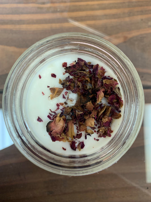 It has pockets soy candle